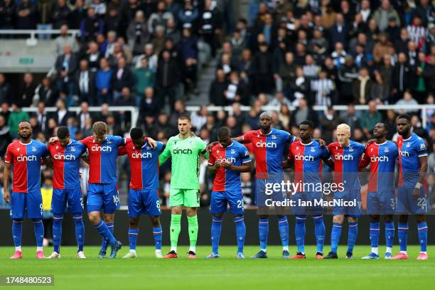 Players of Crystal Palace observe a minutes silence in remembrance of the victims of the recent attacks in Israel and Gaza prior to the Premier...