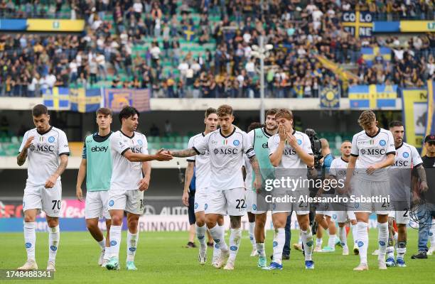 Napoli players acknowledge the fans following the team's victory during the Serie A TIM match between Hellas Verona FC and SSC Napoli at Stadio...