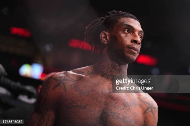 Sedriques Dumas prepares to face Abu Azaitar of Germany in a middleweight fight during the UFC 294 event at Etihad Arena on October 21, 2023 in Abu...