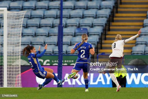 Chloe Kelly of Manchester City scores the team's first goal during the Barclays Women´s Super League match between Leicester City and Manchester City...