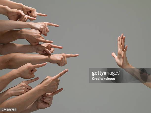 personnes qui accusation - symbole orthographique photos et images de collection
