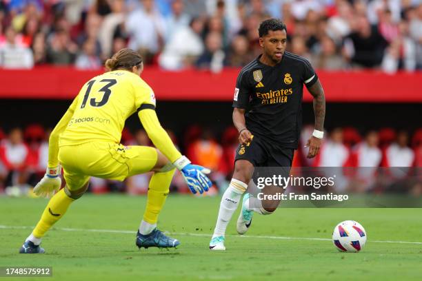 Rodrygo of Real Madrid runs with the ball at Oerjan Nyland of Sevilla FC during the LaLiga EA Sports match between Sevilla FC and Real Madrid CF at...