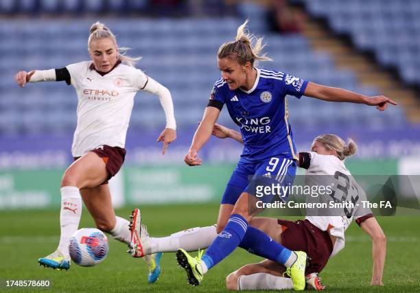 Lena Petermann of Leicester City shoots but misses whilst under pressure from Alanna Kennedy of Manchester City during the Barclays Women´s Super...