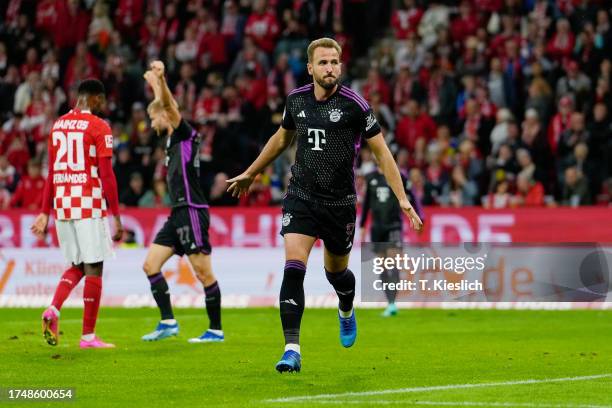 Harry Kane of Bayern Munich celebrates after scoring the team's second goal during the Bundesliga match between 1. FSV Mainz 05 and FC Bayern München...