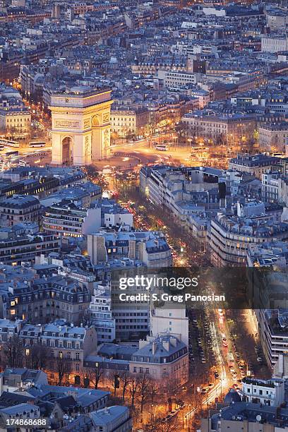 arc de triomphe - arc de triomphe aerial view stockfoto's en -beelden