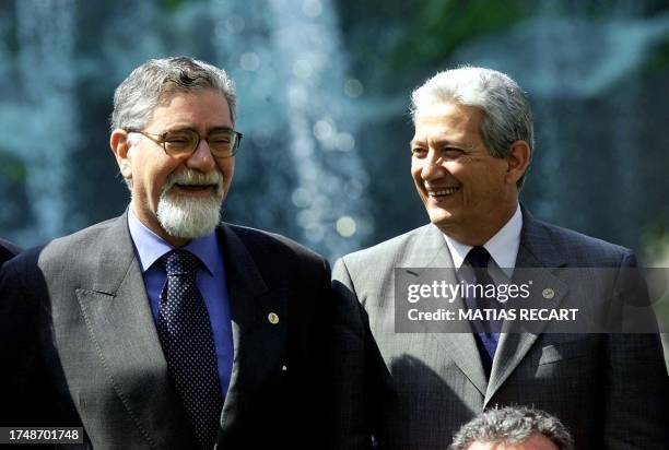 Brazilian Chancellor Celso Lafer and his Venezuelan counterpart Luis Alfonso Davila laugh as they pause for the official photo of the Rio Group...