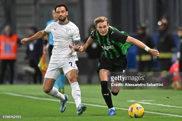 Felipe Anderson of SS Lazio competes for the ball with Marcus Pedersen of US Sassuolo during the Serie A TIM match between US Sassuolo and SS Lazio...