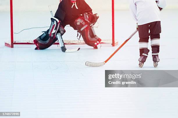 youth league kids roller hockey training - youth hockey stock pictures, royalty-free photos & images