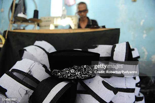 Traditional Muslim Skull Cap Manufacturers See Increased Demand Over ...