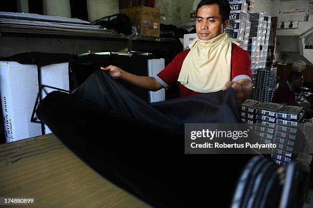 Traditional Muslim Skull Cap Manufacturers See Increased Demand Over ...