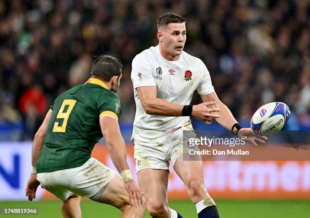 Freddie Steward of England passes the ball whilst under pressure from Cobus Reinach of South Africa during the Rugby World Cup France 2023 match...