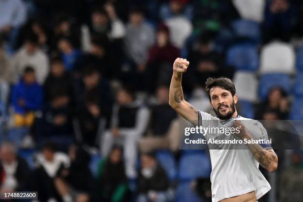 Luis Alberto of SS Lazio celebrates after scoring his team's second goal during the Serie A TIM match between US Sassuolo and SS Lazio at Mapei...