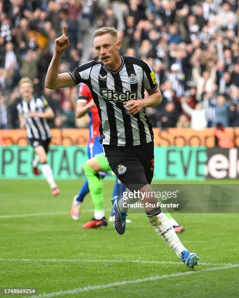 Newcastle player Sean Longstaff celebrates after scoring the third goal during the Premier League match between Newcastle United and Crystal Palace...