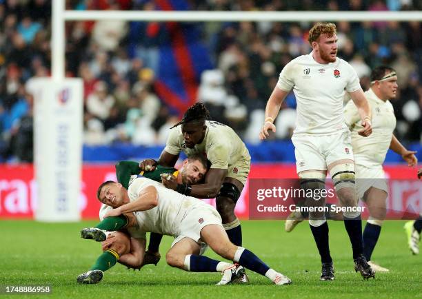 Willie Le Roux of South Africa is tackled by Owen Farrell and Maro Itoje of England during the Rugby World Cup France 2023 match between England and...