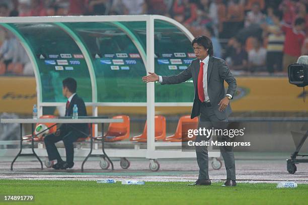 South Korean manager Hong Myung-bo instructs during the EAFF East Asian Cup match between Korea Republic and Japan at Jamsil Stadium on July 28, 2013...