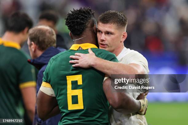 Siya Kolisi of South Africa embraces Owen Farrell of England following the during the Rugby World Cup France 2023 match between England and South...