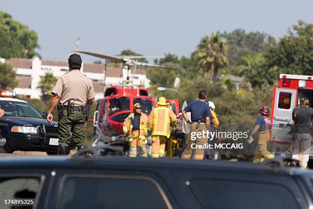 emergenza di sollevamento#2 - elicottero-ambulanza foto e immagini stock