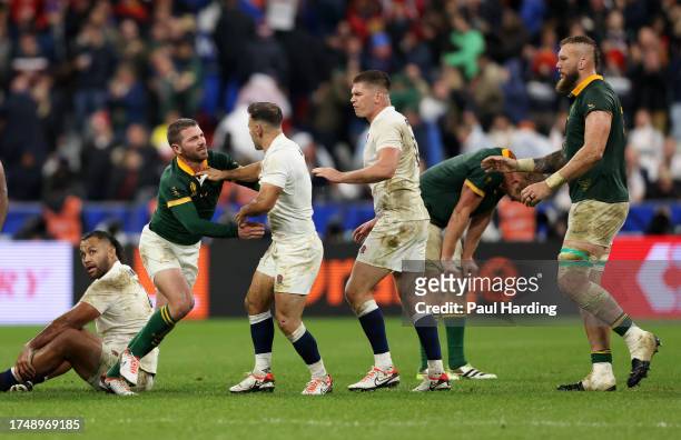 Willie Le Roux of South Africa clashes with Owen Farrell and Danny Care of England after the Rugby World Cup France 2023 match between England and...