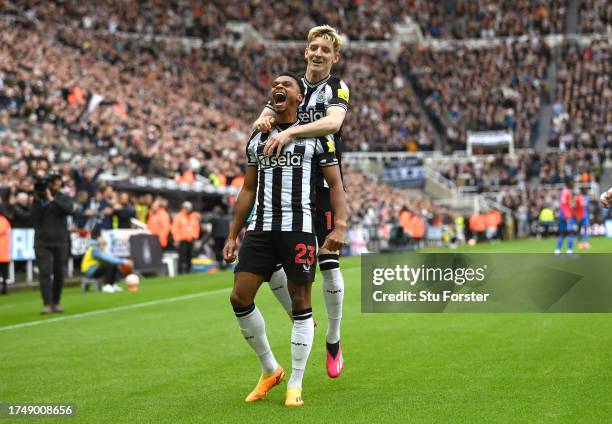 Newcastle player Jacob Murphy celebrates his opening goal with Anthony Gordon during the Premier League match between Newcastle United and Crystal...