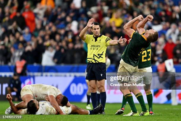 Pieter-Steph Du Toit of South Africa celebrates following the team's victory during the Rugby World Cup France 2023 match between England and South...