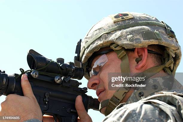 rifle soldier - thumb war stock pictures, royalty-free photos & images