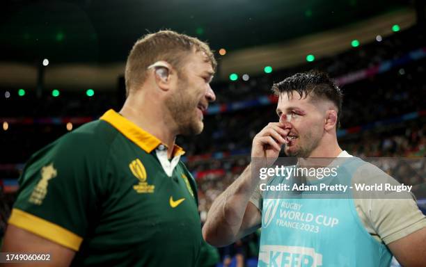 Duane Vermeulen of South Africa speaks with Tom Curry of England at full-time following the Rugby World Cup France 2023 match between England and...