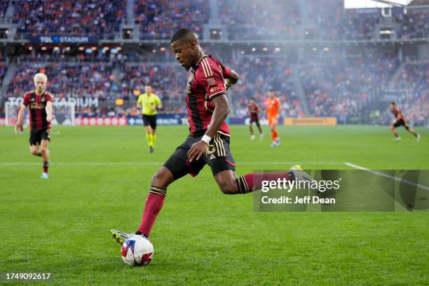 Osvaldo Alonso of Atlanta United looks to cross during the first half of a MLS soccer match against FC Cincinnati at TQL Stadium on October 21, 2023...