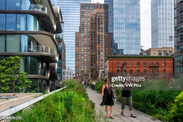 High Line Walk 1,292 High Bridge (New York City) Stock Photos, High-Res Pictures, and ...