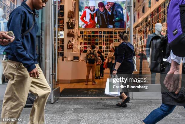 Shoppers in the Times Square neighborhood of New York, US, on Friday, Oct. 27, 2023. The US economy grew at the fastest pace in nearly two years last...