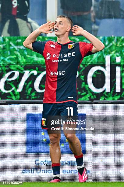 Albert Gudmundsson of Genoa celebrates after scoring a goal during the Serie A TIM match between Genoa CFC and US Salernitana at Stadio Luigi...