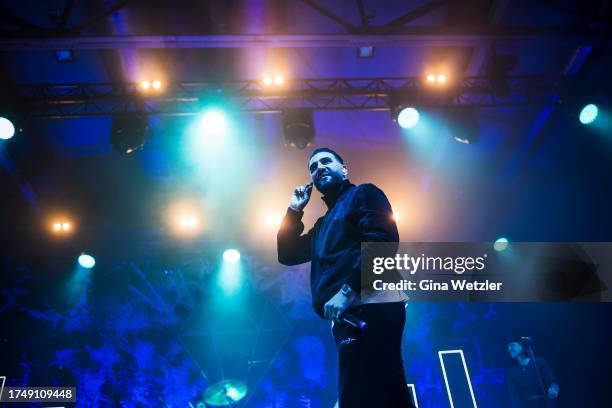 Algerian Rapper Samara Samra (Rapper) Photos et images de collection - Getty Images