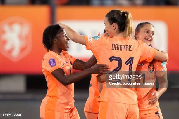 Lineth Beerensteyn of Holland Women celebrates 4-0 with Caitlin Dijkstra of Holland Women, Lieke Martens of Holland Women, Damaris Egurrola of...