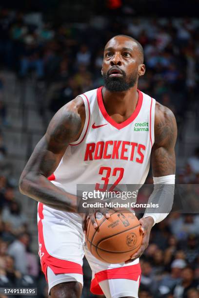 Jeff Green of the Houston Rockets shoots a free throw during the game against the San Antonio Spurs on October 27, 2023 at the Frost Bank Center in...