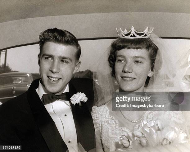 wedding couple from the 1950's. - wife photos 個照片及圖片檔