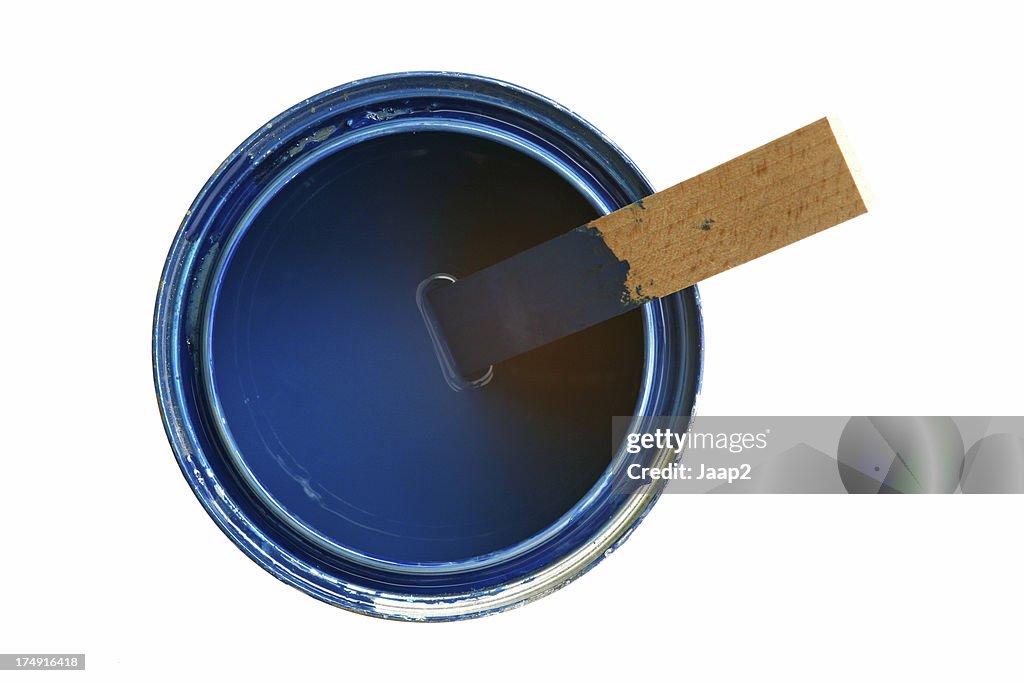 Mittelgroße eröffnet sich mit blauer Farbe und hölzerne stirrer
