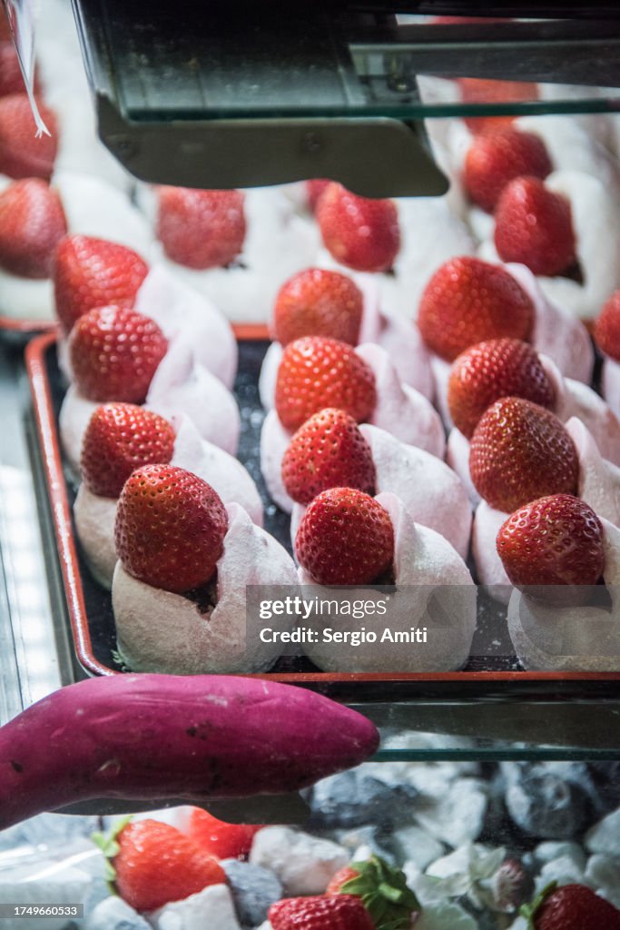 Strawberry Mochi (Ichigo Daifuku) いちご大福