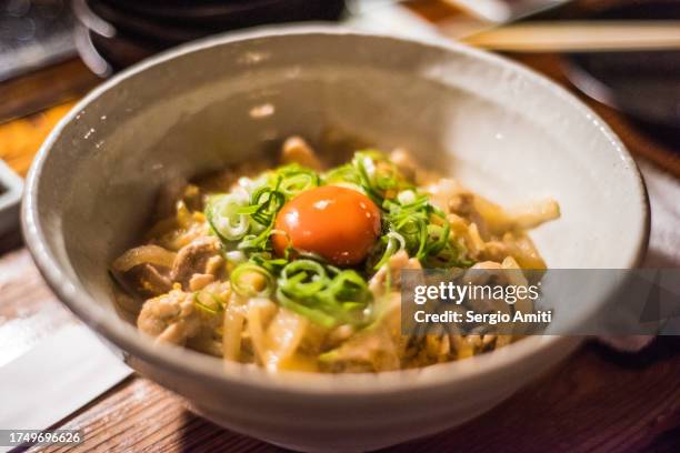 kamatama udon - udon noodles stock pictures, royalty-free photos & images