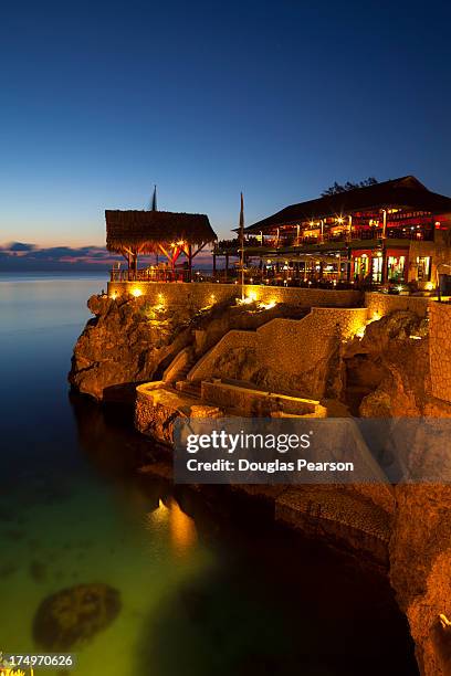 the famous "ricks cafe", negril, jamaica - negril jamaica imagens e fotografias de stock