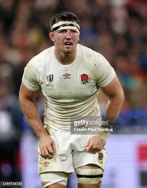 Tom Curry of England looks on during the Rugby World Cup France 2023 match between England and South Africa at Stade de France on October 21, 2023 in...