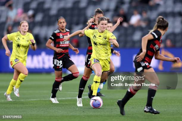 Manaia Elliott of the Phoenix controls the ball during the A-League Women round two match between Western Sydney Wanderers and Wellington Phoenix at...