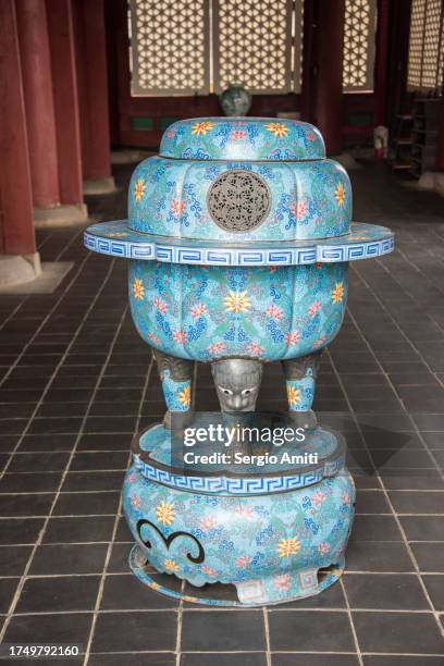 ceramic incense burner at gyeongbok palace - korean culture stock pictures, royalty-free photos & images