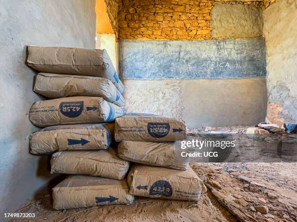 Mauritania, Adrar region, Entkemkemt, work in progress at the primary school of "Africa for Africa".