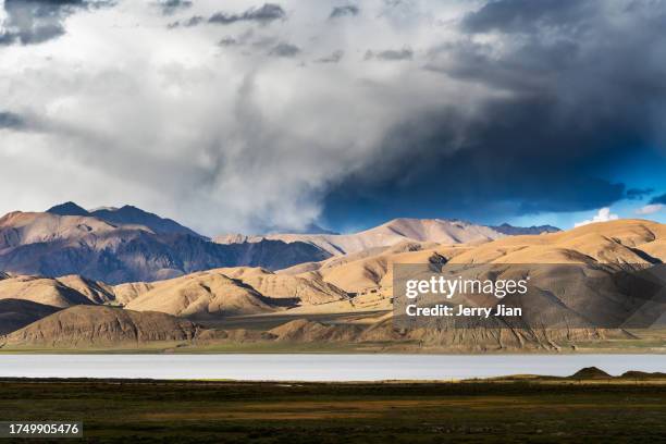 the natural scenery in tibet in autumn with dramatic cloud - ali mountains stock-fotos und bilder