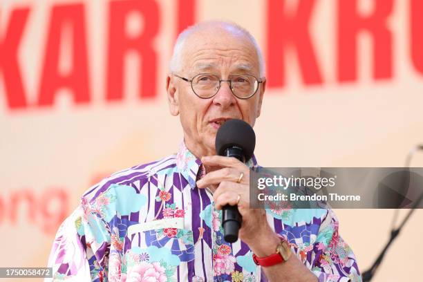 Dr Karl Kruszelnicki speaks during the Adam Spencer and Dr Karl Kruszelnicki speak during the Big Questions session at SXSW Sydney on October 21,...