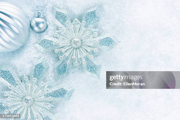 schneeflocken und ornamente im schnee - türkei stock-fotos und bilder