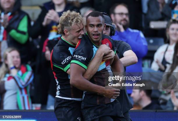 Will Joseph of Harlequins celebrates his try with Louis Lynagh during the Gallagher Premiership Rugby match between Harlequins and Exeter Chiefs at...