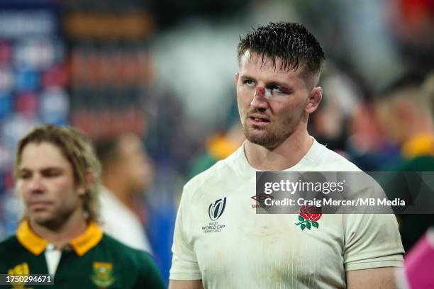 Tom Curry of England dejected after the Rugby World Cup France 2023 match between England and South Africa at Stade de France on October 21, 2023 in...