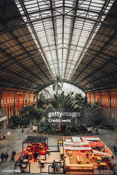 estación madrid puerta de atocha - atocha train station and botanical garden in madrid, spain - madrid puerta de atocha stock pictures, royalty-free photos & images