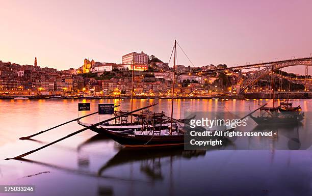 sunset douro river (oporto) - oporto fotografías e imágenes de stock