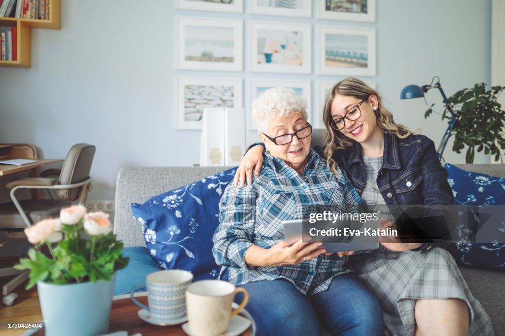 Seniorin zu Hause